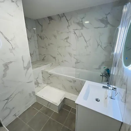 Apartman Proche Gare, T2 Neuf Et Climatise