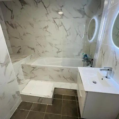 Proche Gare, T2 Neuf Et Climatise *