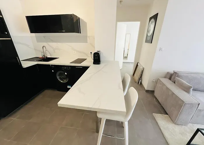 Apartman Proche Gare, T2 Neuf Et Climatise *