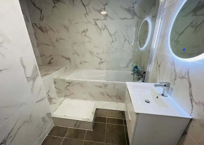 Proche Gare, T2 Neuf Et Climatise *